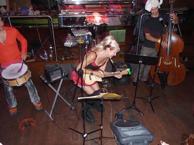 Belinda Blair rocks out on ukelele